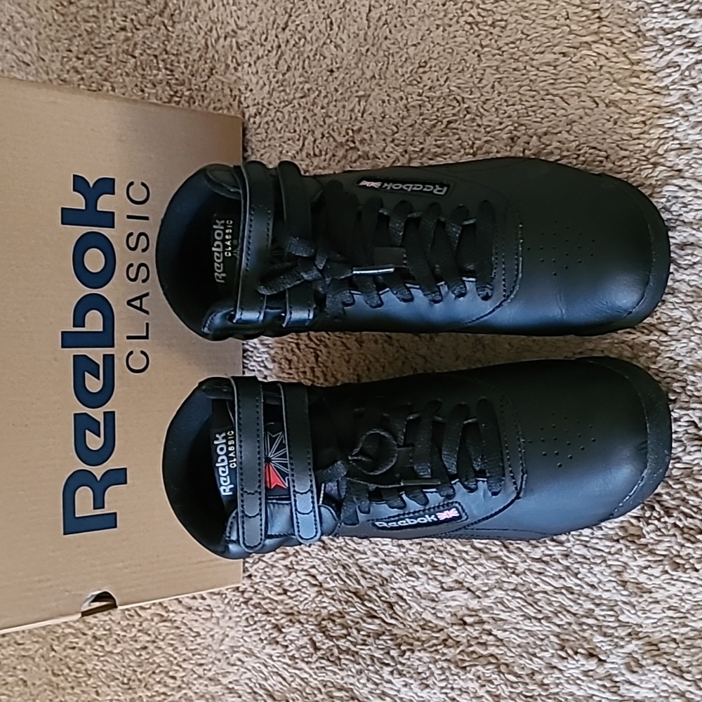 8.5 Black Reebok Classic Sneakers